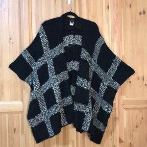 Lumiere Black and White Patterned Knit Poncho